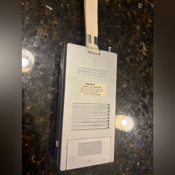 Vintage Windsor Transistor Pocket Radio Model 2024 Tested - Picture 3 of 5